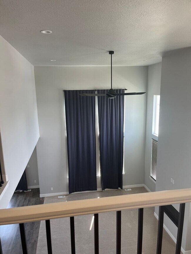Building Photo - Three Bed, Two and Half Bath Home in Eagle...