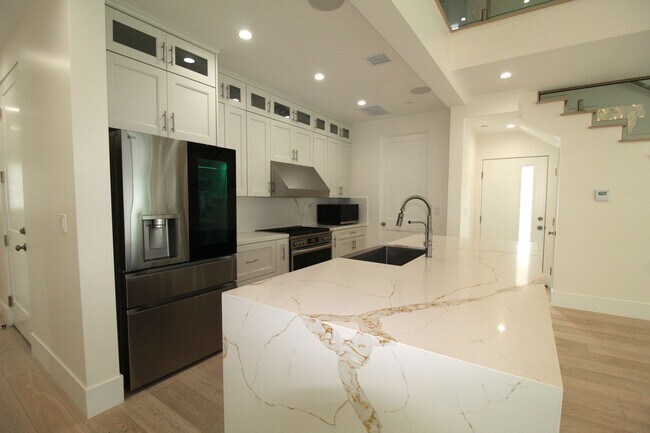 Building Photo - Oxnard Shores: Huge Rooftop Deck w/Ocean Views!