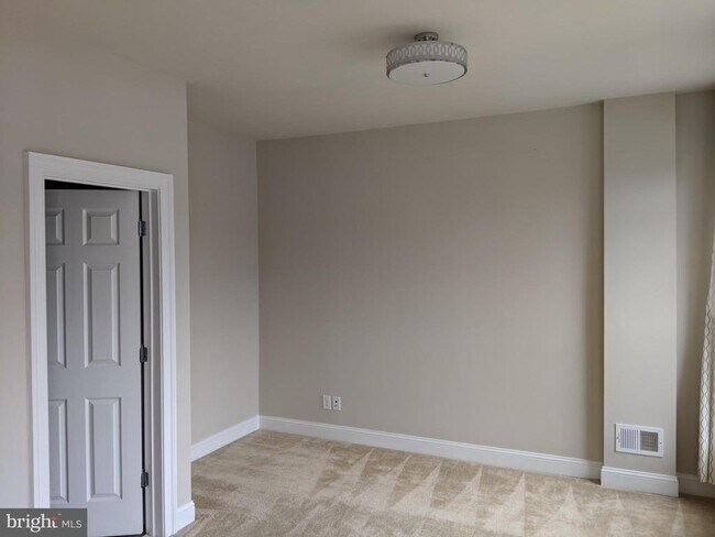 Building Photo - 3059 Waterloo Ln