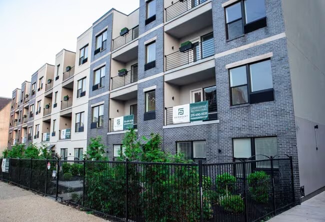 Building Photo - 1522-1532 W Girard Ave