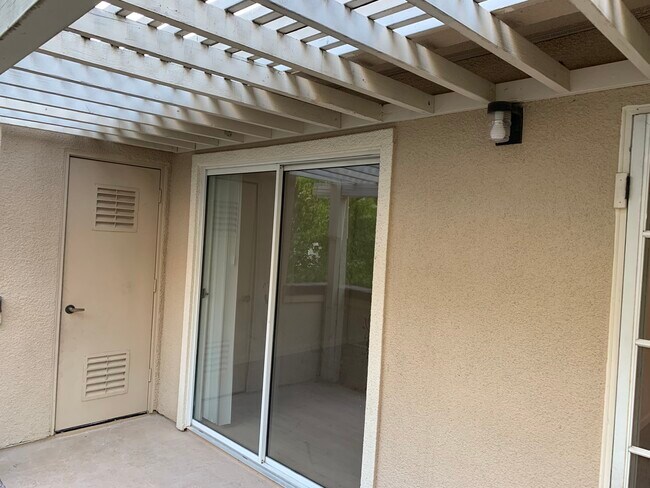 Building Photo - 676 Encore Way