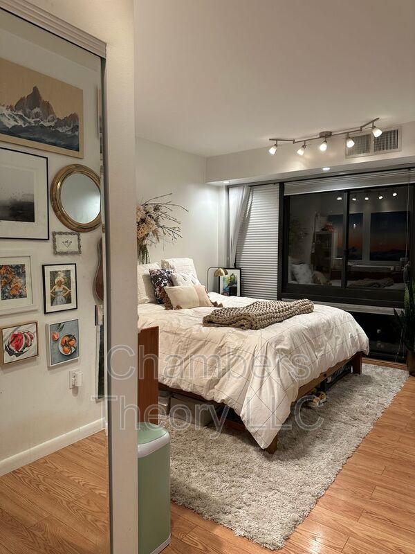 Building Photo - 1530 Key Blvd