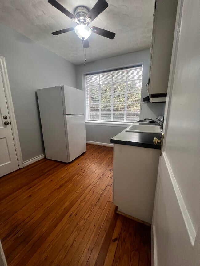 Building Photo - 1217 N Main St