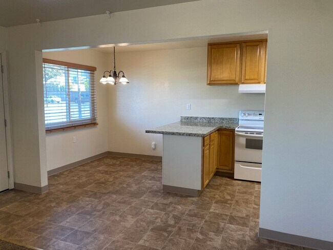 Building Photo - Oakdale!