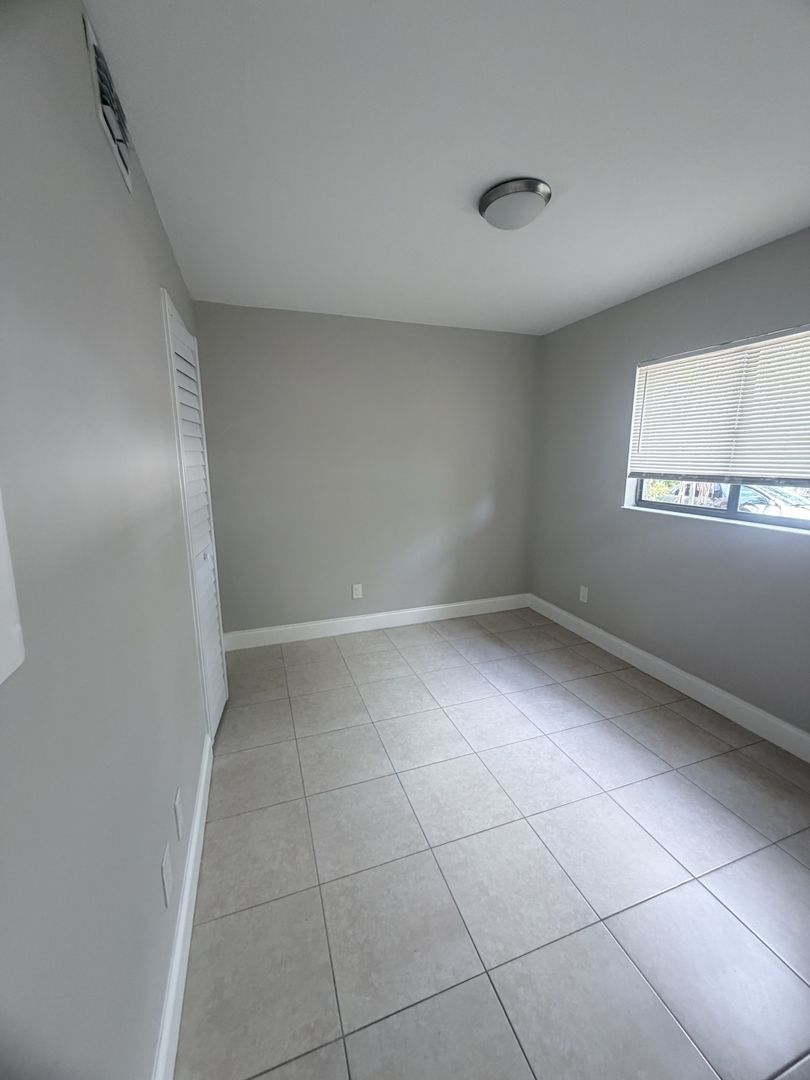 Building Photo - 130-136-136 Cape Coral Pkwy W