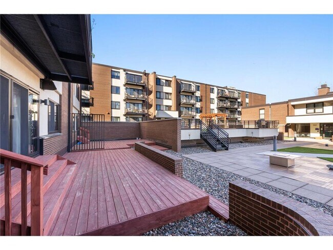 Building Photo - 48 Groveland Terrace