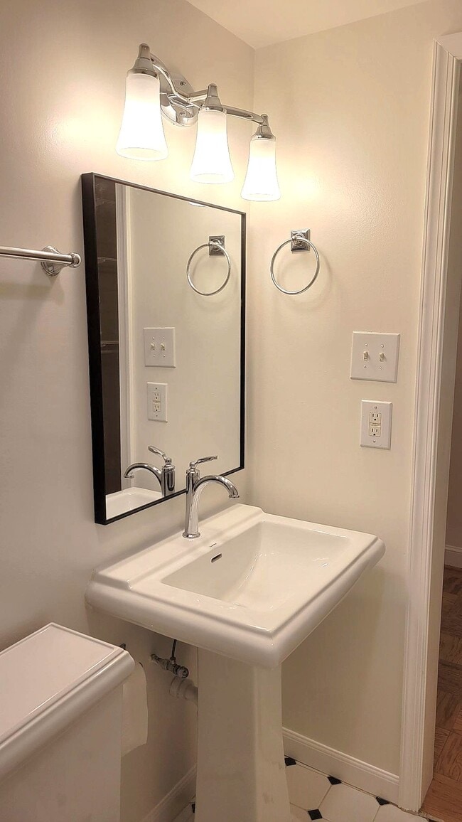Building Photo - 2755 Ordway St NW