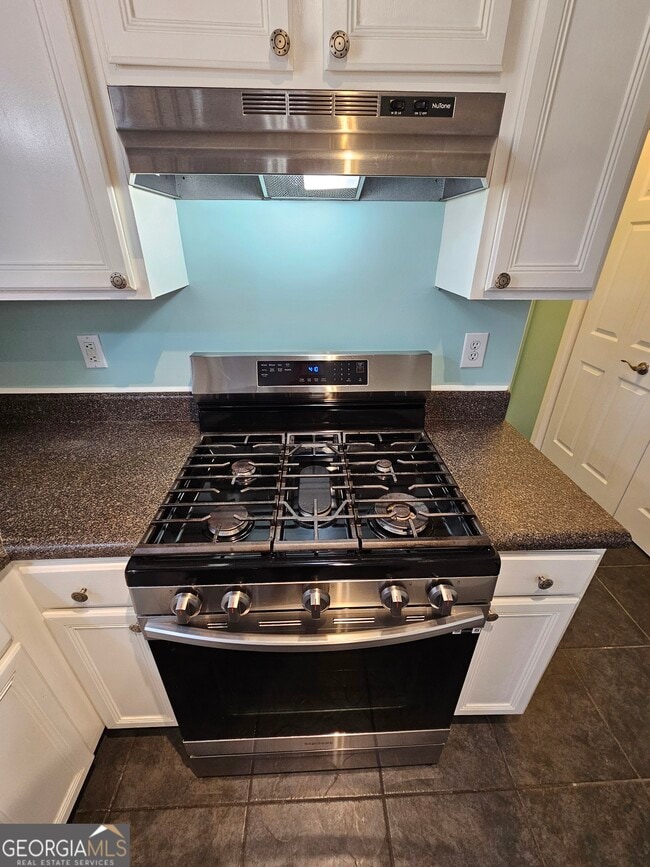 Building Photo - 611 Lora Smith Rd