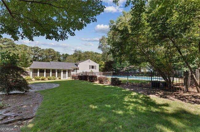 Building Photo - 472 Barnsdale Dr