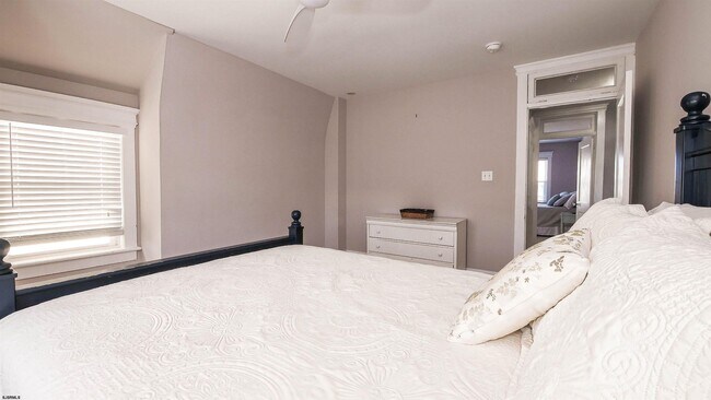 Building Photo - 26 S Oakland Ave