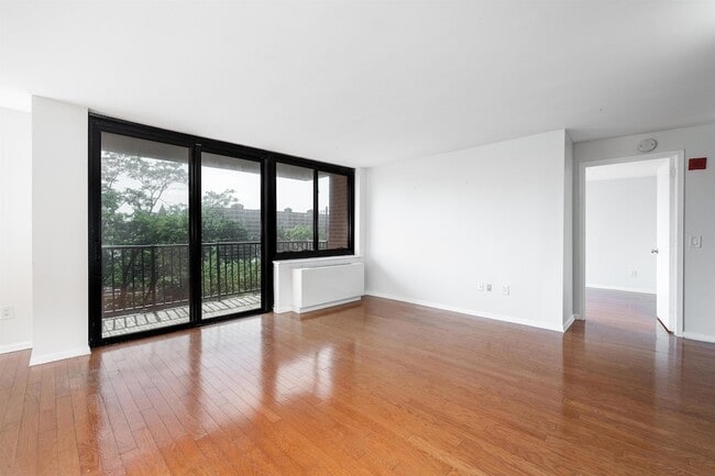 Building Photo - 700 Grove St