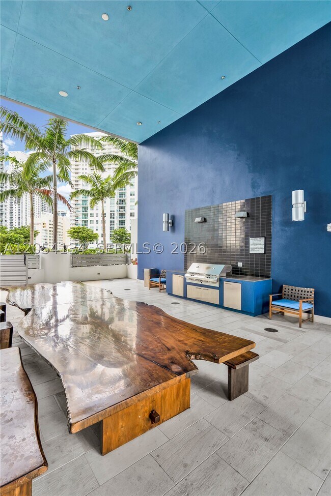 Building Photo - 1300 Brickell Bay Dr
