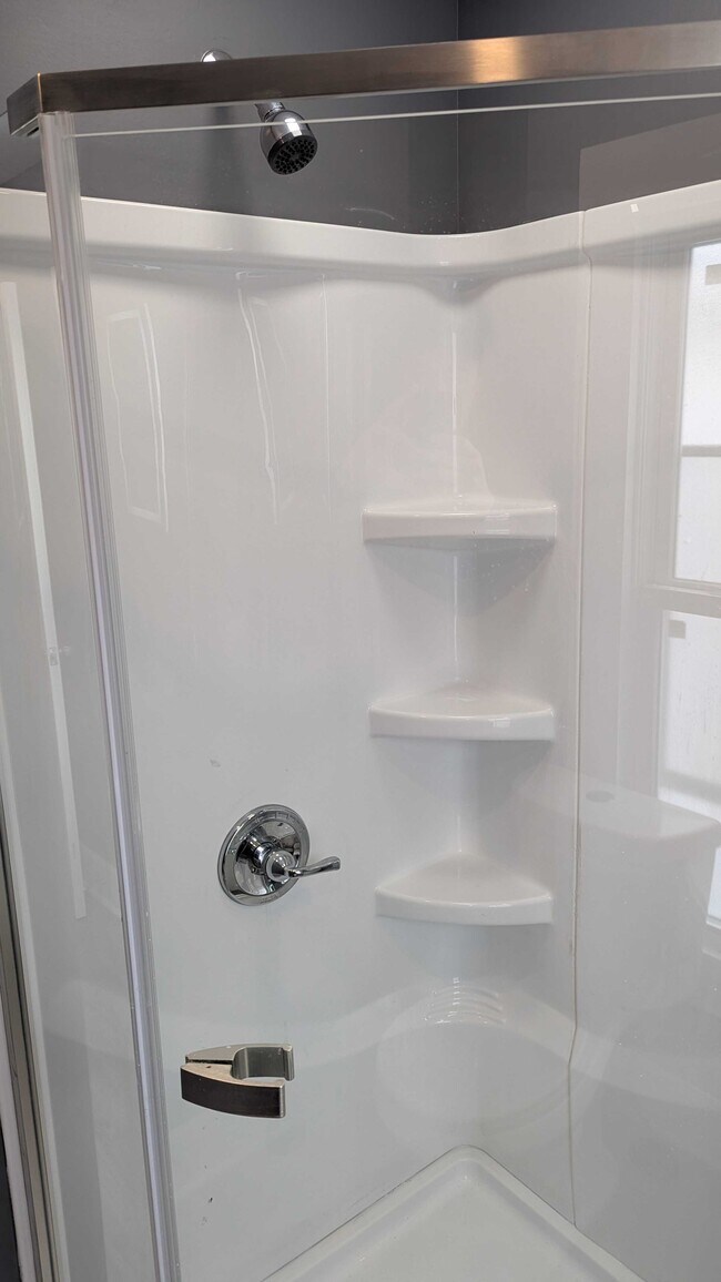 Building Photo - 812 E 3rd St