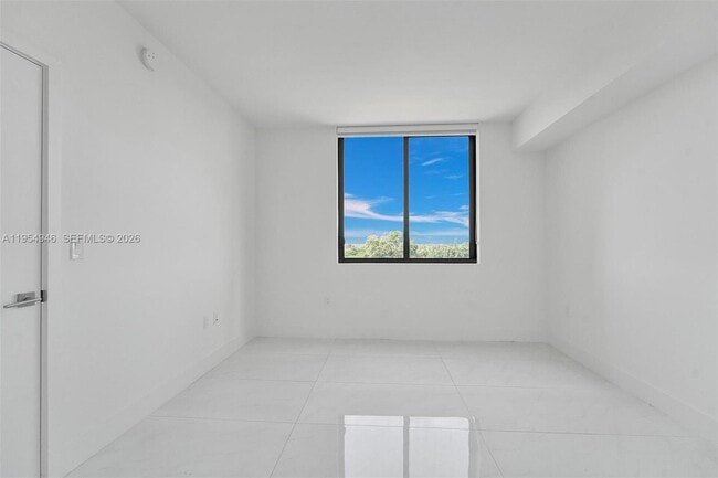 Building Photo - 301 Altara Ave