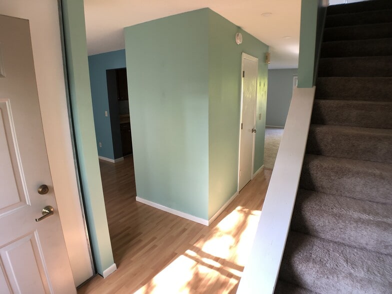 Building Photo - 3071 Zarthan Ave S