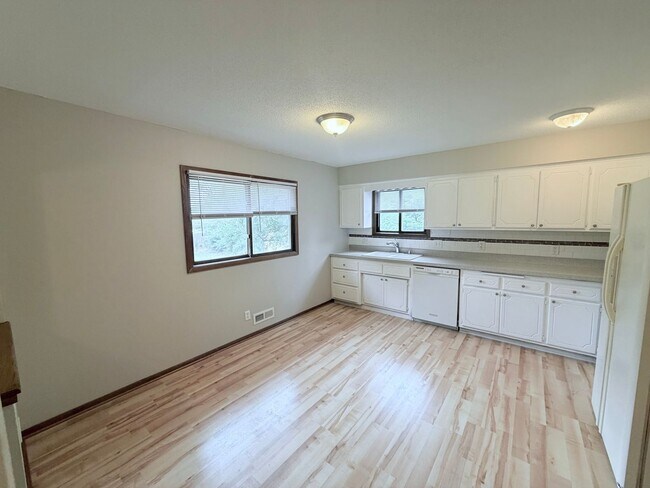 Building Photo - 8820-8822 Griggs Ave