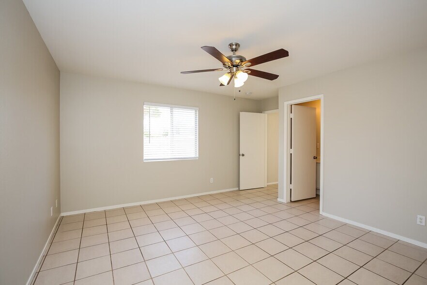 Building Photo - 865 Adobe Flat Dr