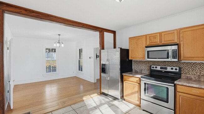 Building Photo - Saint Elmo Adorable home!