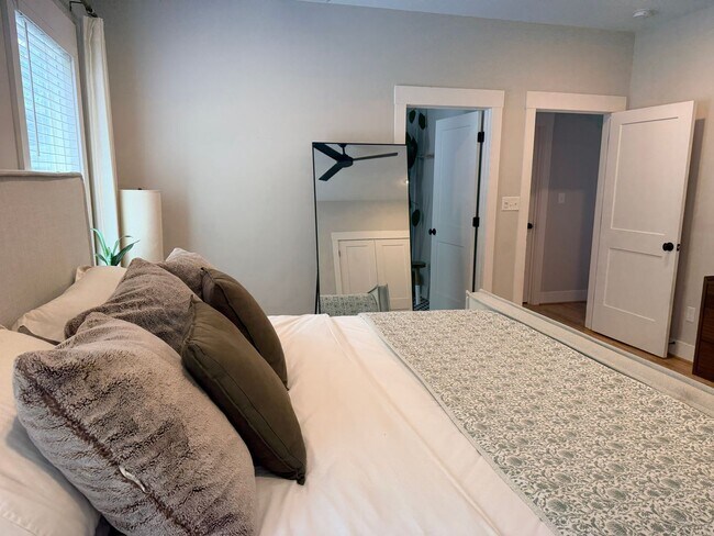 Building Photo - Beautiful Modern 3 Bedroom Church Hill Home