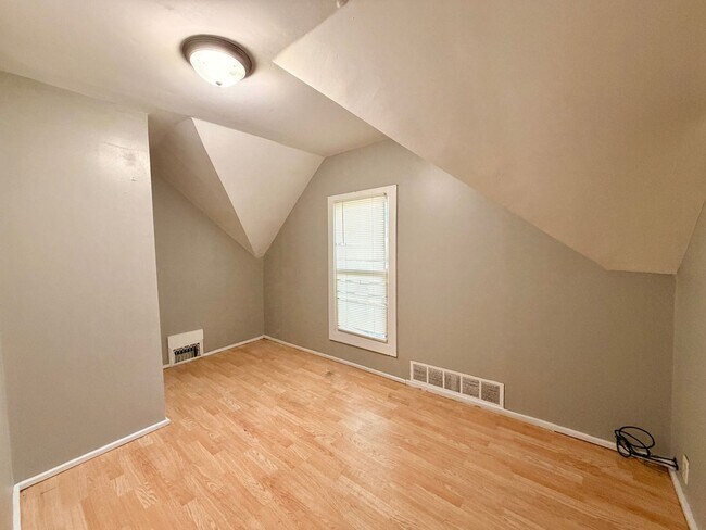 Building Photo - 1623 Maple St