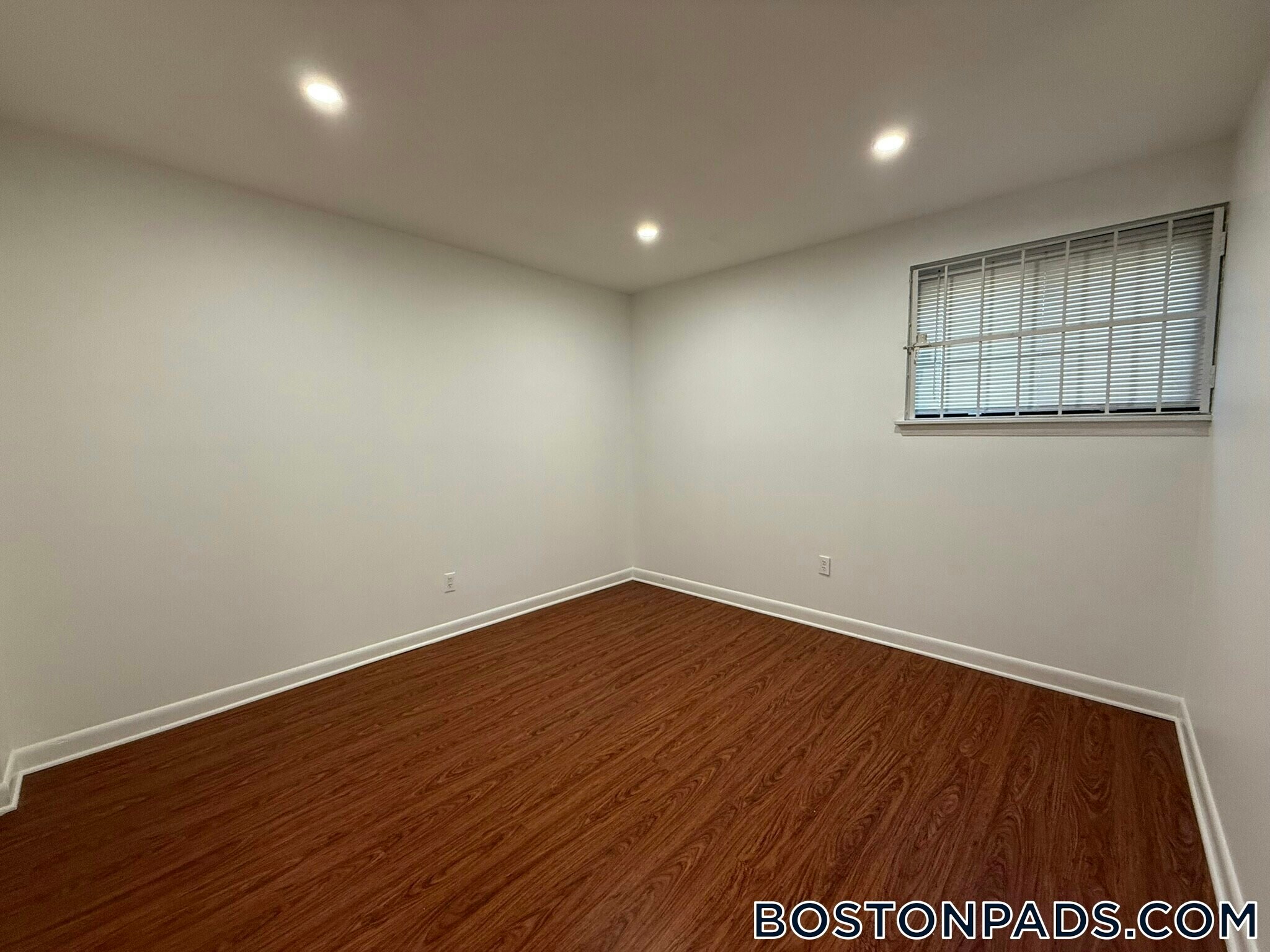 Building Photo - 20 Hubbard Park Rd