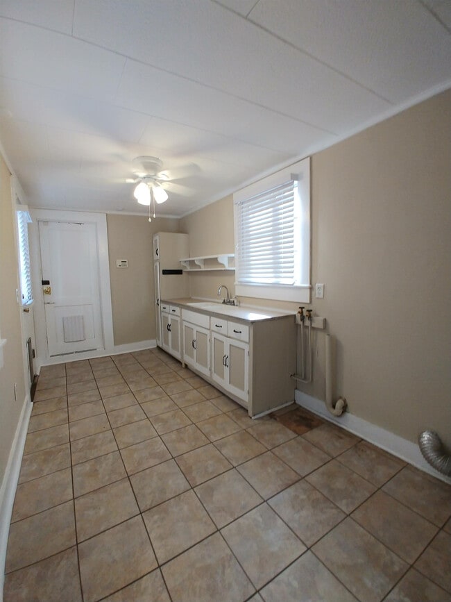 Building Photo - 728 W 2nd Ave