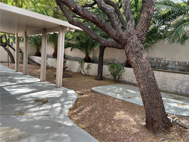 Building Photo - 2855 Grande Valley Dr