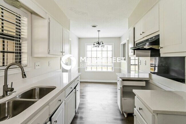 Building Photo - 3 Bedroom Pet-Friendly Home in MEMPHIS, TN with Main Street Renewal