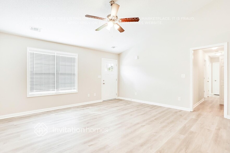 Building Photo - 17 Thorn Thicket Ct