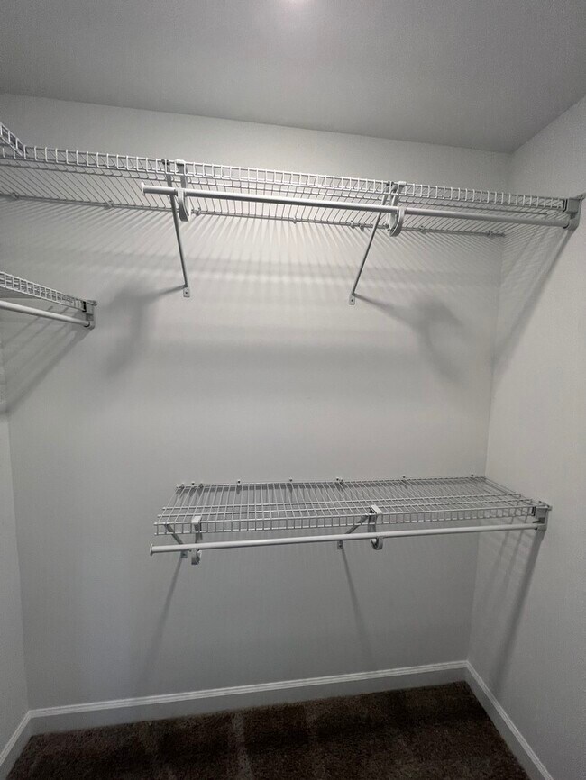 Building Photo - FIRST MONTH'S RENT FREE!