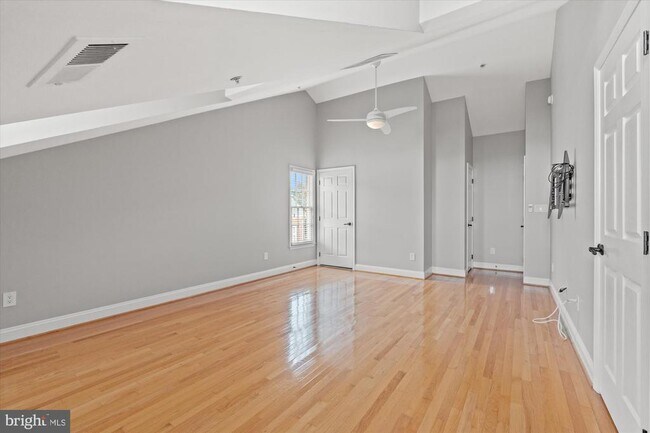 Building Photo - 306 S Fayette St