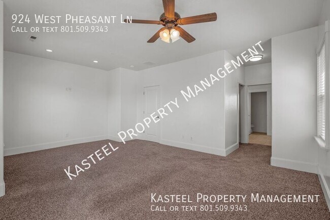 Building Photo - 924 W Pheasant Ln