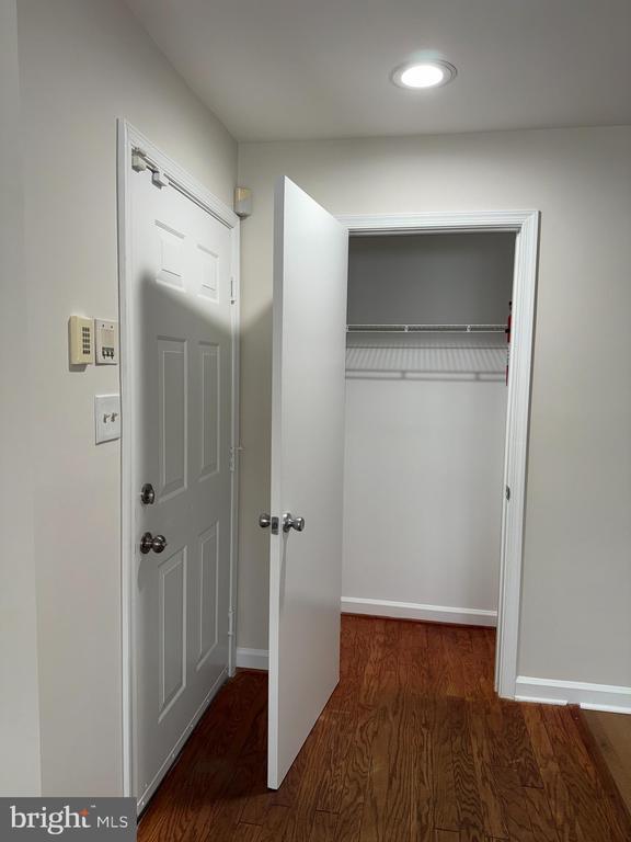 Building Photo - 3321 Sir Thomas Dr