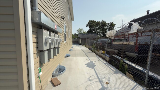 Building Photo - 120 Linden Ave