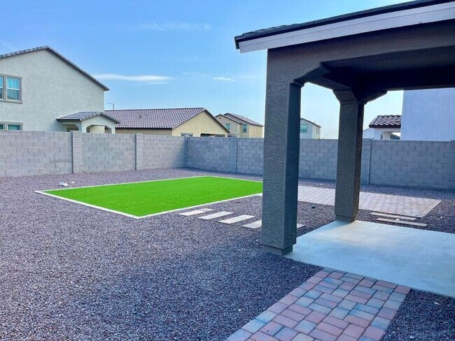 Building Photo - Home in Litchfield Park at Canyon Views! 5bd 3ba! Mountain Views!