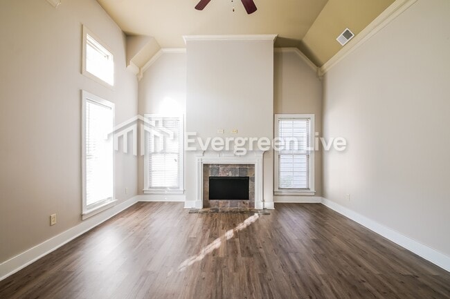 Building Photo - 121 Kingston Ct