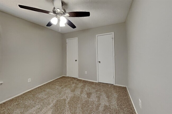 Building Photo - 10018 Rippling Fields Dr