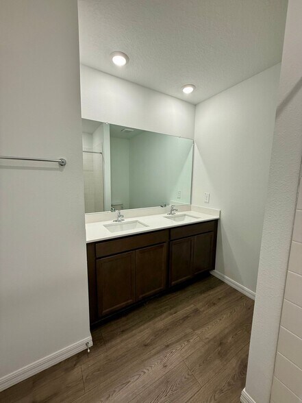 Building Photo - 32447 Weathered Oak Dr