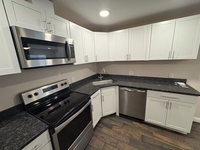 Building Photo - 3522 E Bellevue St