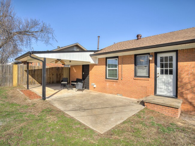 Building Photo - Remodeled bungalow near Nichols Hills