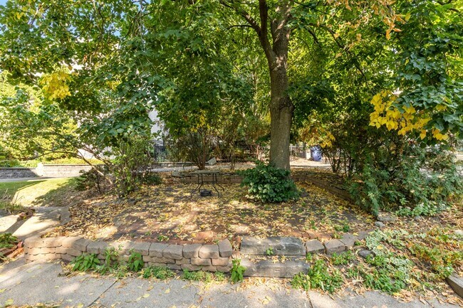 Building Photo - Great Heritage Hill Apartment for Rent