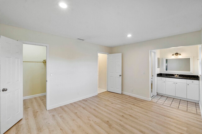 Building Photo - 8095 E St John Ave