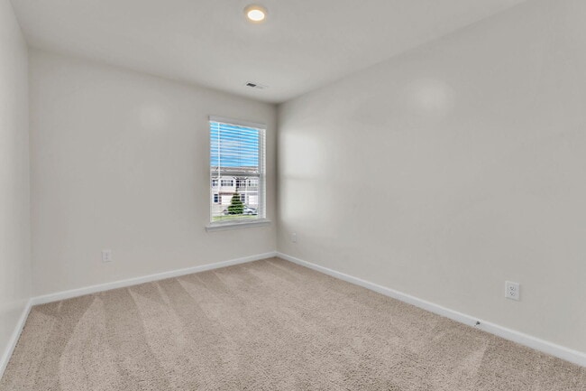 Building Photo - Don't miss this charming 3-bedroom, 2.5-ba...