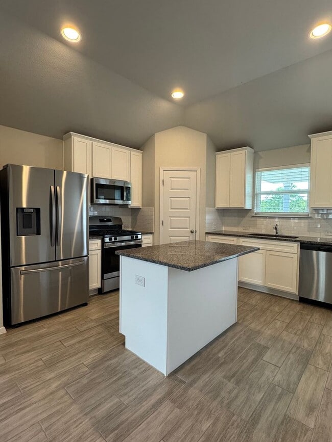 Building Photo - 2 BR/2BA | Single Family Home | 1-Car Garage Parking | Fenced backyard  In Austin!