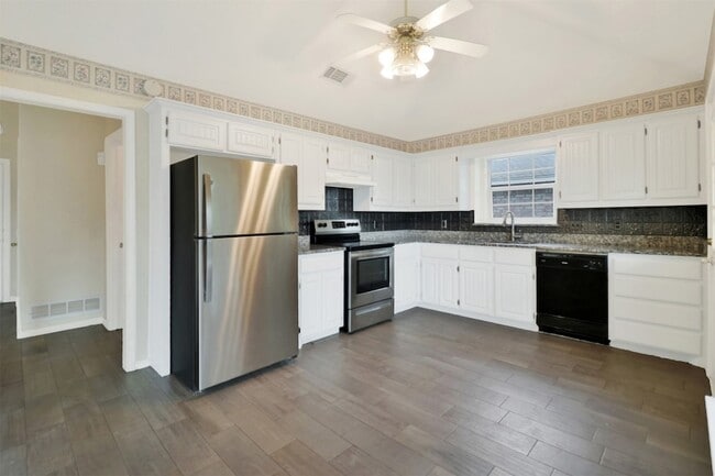 Building Photo - 416 Mara Ln