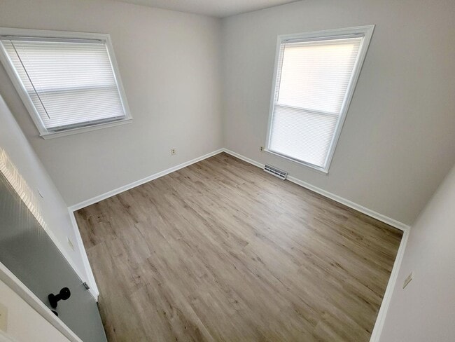 Building Photo - Great 3 bed 1.5 bath in Graham! View this home TODAY!