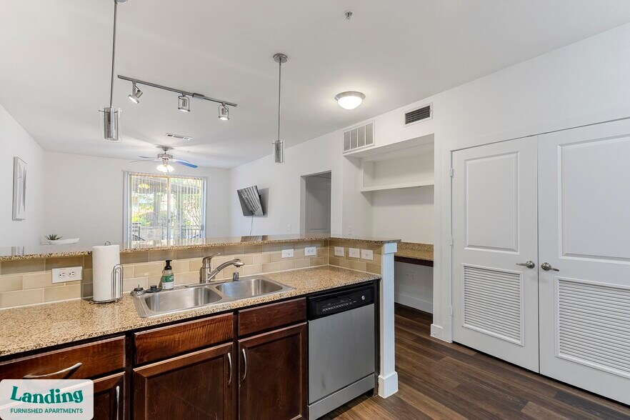 Building Photo - 7373 Valley View Ln