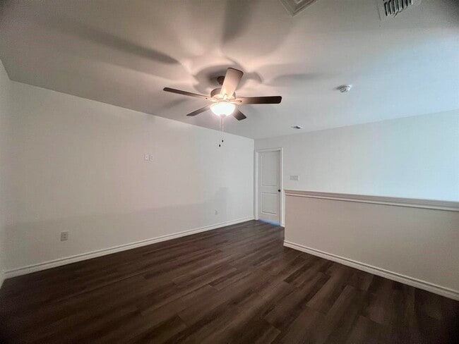 Building Photo - 9914 Kaspar Dr