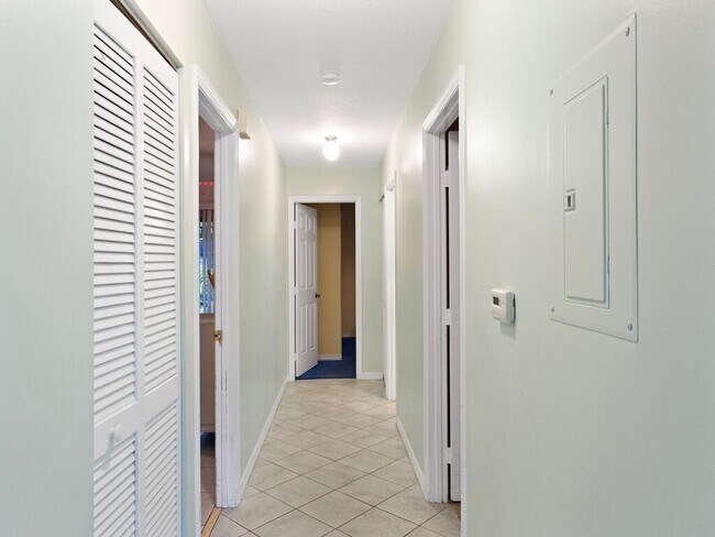 Building Photo - 1607 Laurel Leaf Ln