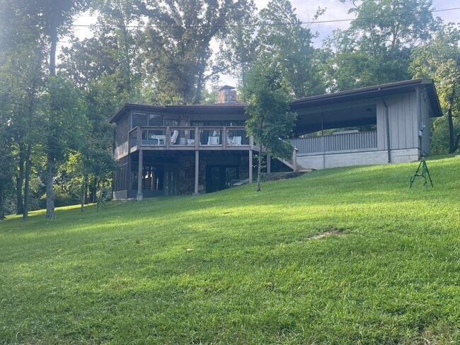 Building Photo - Serene Setting 3 BR/3 BA in LC
